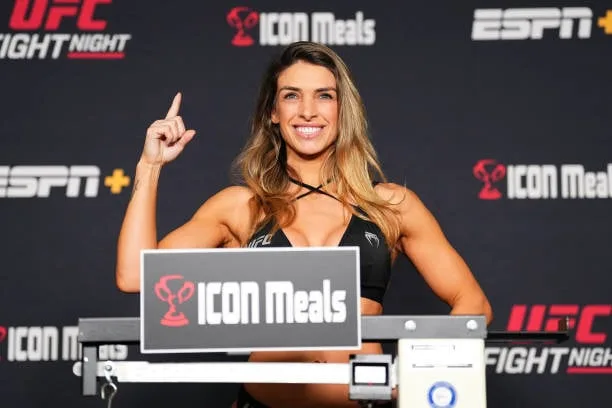 マッケンジー・ダーン防衛戦！挑戦者ロバートソンが急接近、UFC330因縁の一戦