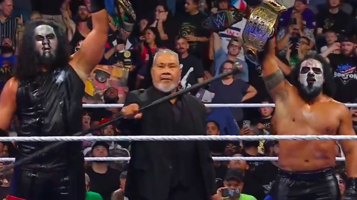 MFTが父ハクと共にWWEタッグ王座奪取！トリプルスレット制す