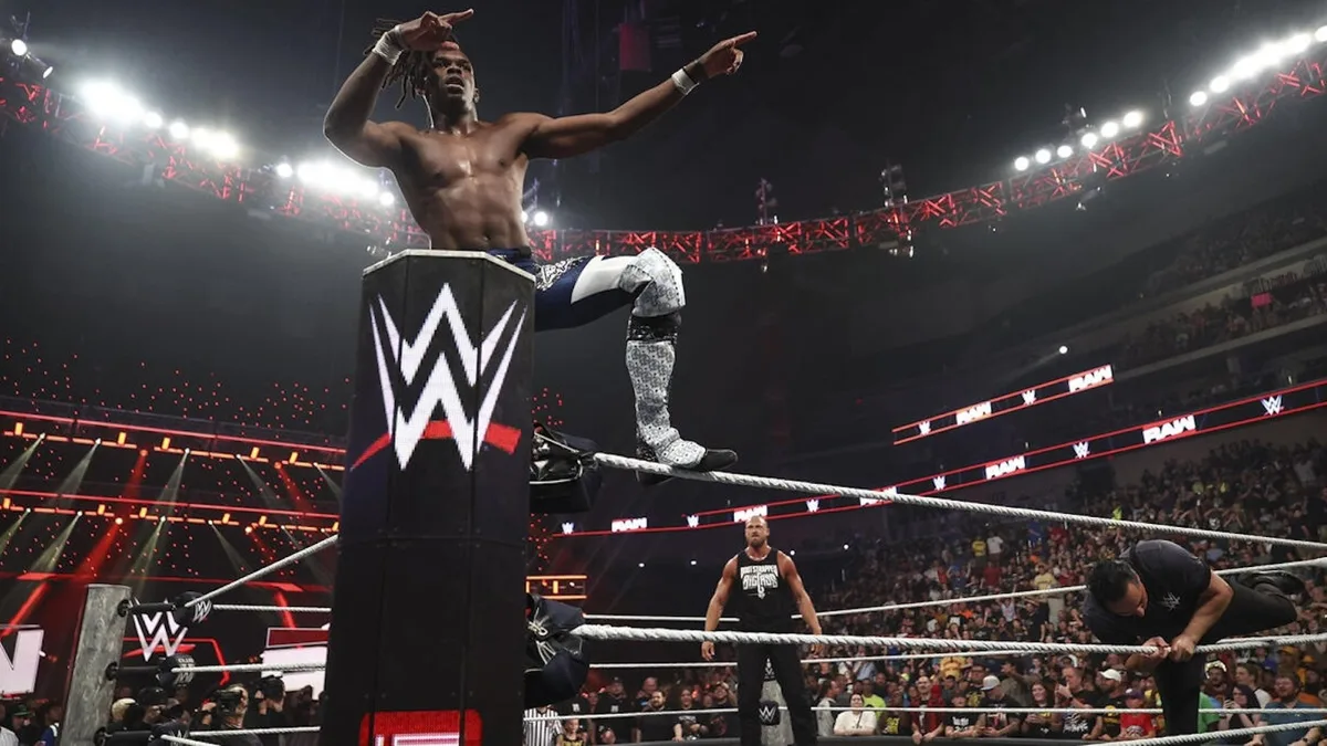 【WWE】RAW 8/3ローマン・レインズ新挑戦者発表！ベッキー・リンチ＆ステファニー・バケール復帰