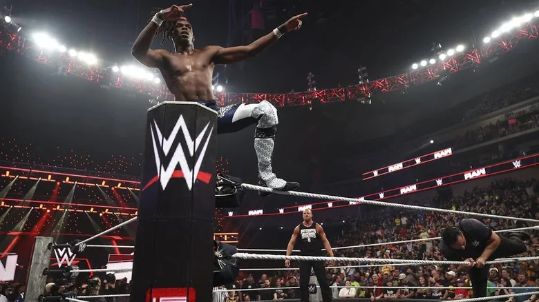 【WWE】RAW 8/3ローマン・レインズ新挑戦者発表！ベッキー・リンチ＆ステファニー・バケール復帰