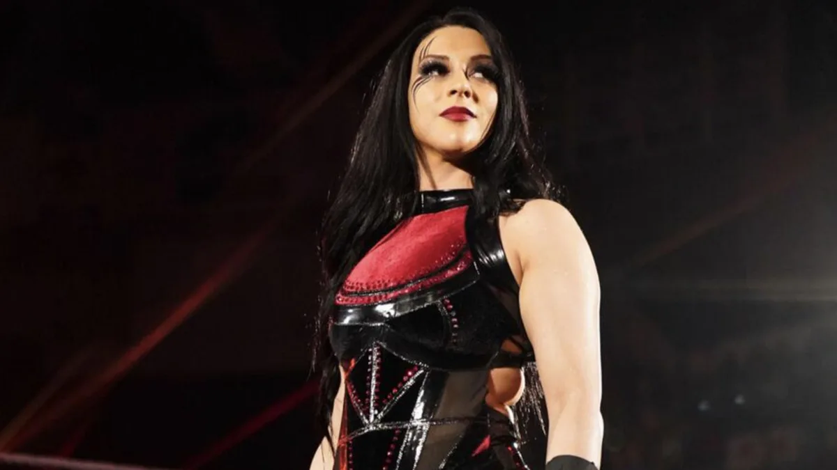 ベッキー・リンチ＆ステファニー・バケール電撃登場！WWE Raw熱狂の一夜